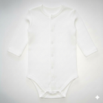Baby Body Weiß Druck Langarm – Langärmliger weißer Baby Body aus Baumwolle mit durchgehender Druckknopfleiste für Jungen und Mädchen.