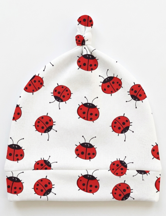 Weiße Baby Baumwollmütze mit roten Marienkäfer Motiven