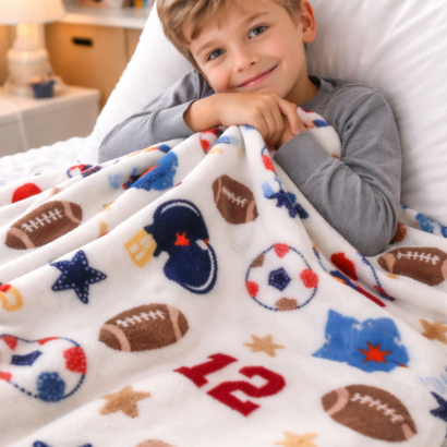 Cremefarbene Wellsoft Babydecke mit Ball Muster für Jungen in verschiedenen Größen